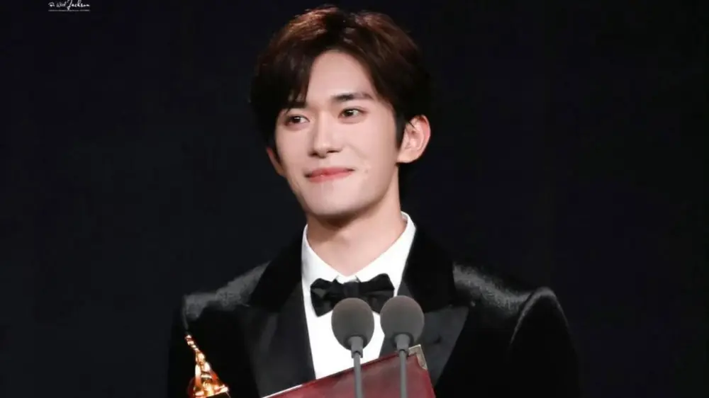 Dịch Dương Thiên Tỉ làm nên lịch sử tại Kim Kê 2025